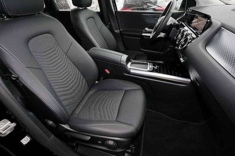 Gebraucht Mercedes B200 Progressive 163 PS (119 kW) 2024 Unilack nachtschwarz Van / Kleinbus