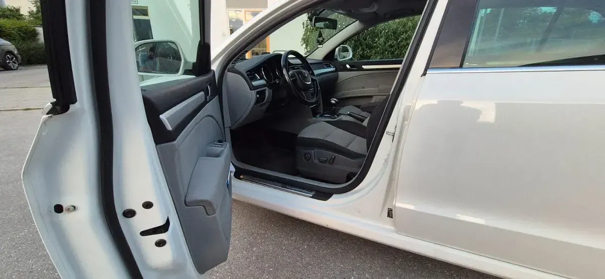 Gebraucht Skoda Superb Comfort 160 PS (117 kW) 2009 Weiß Limousine