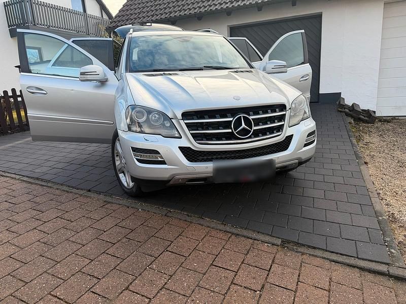 Gebraucht Mercedes ML300 204 PS (150 kW) 2011 Silber SUV