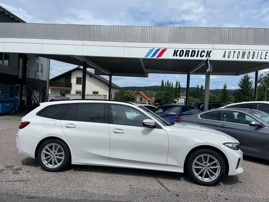 Gebraucht BMW 320 Sport Line 184 PS (135 kW) 2024 Weiß Kombi