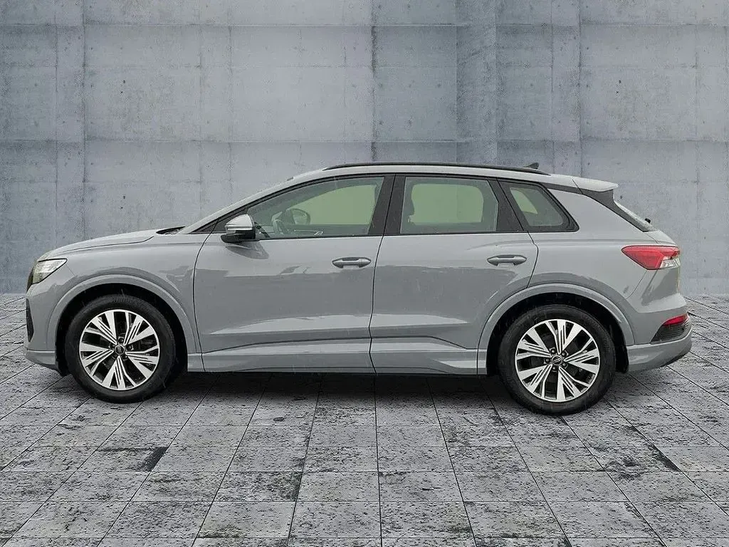 Gebraucht Audi Q4 e-tron Performance 125 kW (170 PS) 2023 Kieselgrau SUV