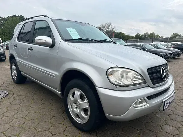 Gebraucht Mercedes ML270 163 PS (119 kW) 2004 Silber SUV