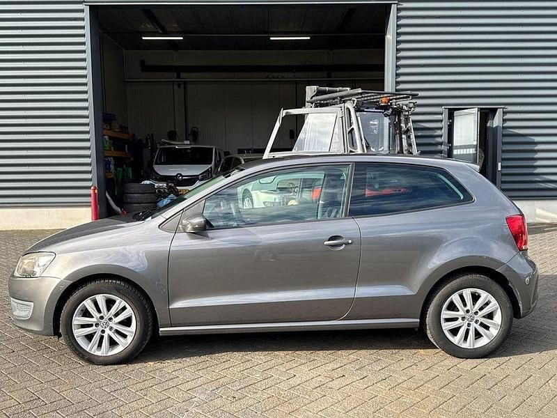 Gebraucht VW Polo 60 PS (44 kW) 2010 Grau Kleinwagen