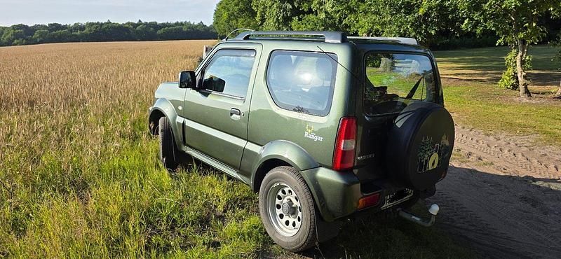 Grün Gebraucht 2017 Suzuki Jimny Ranger SUV | 16.500 € - Bild 1/4