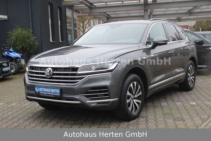 Siliziumgrau metallic Gebraucht 2019 VW Touareg Elegance SUV | 31.900 € (Teuer) - Bild 1/4