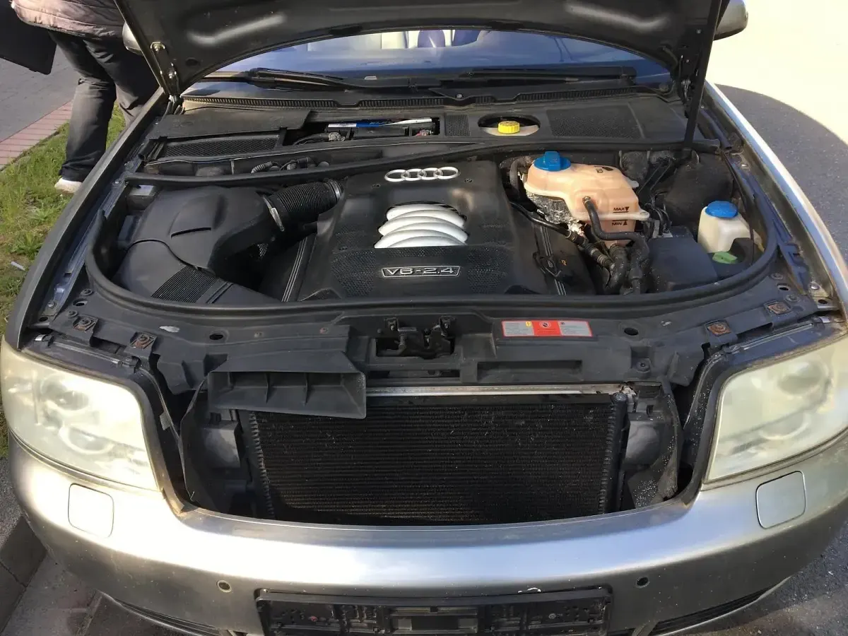 Usado Audi A6 170 HP (125 kW) 2003 Cinzento Sedan