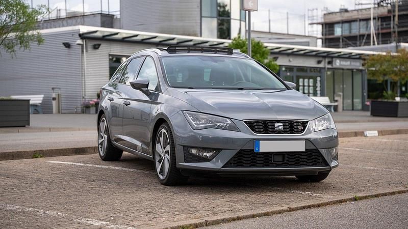 Grau Gebraucht 2016 Seat Leon ST FR-Line Kombi | 10.700 € (Fairer Preis) - Bild 1/4