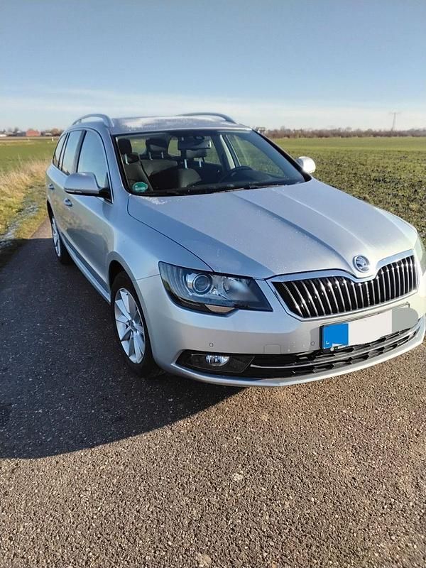 Gebraucht Skoda Superb Ambition 160 PS (117 kW) 2015 Silber Kombi