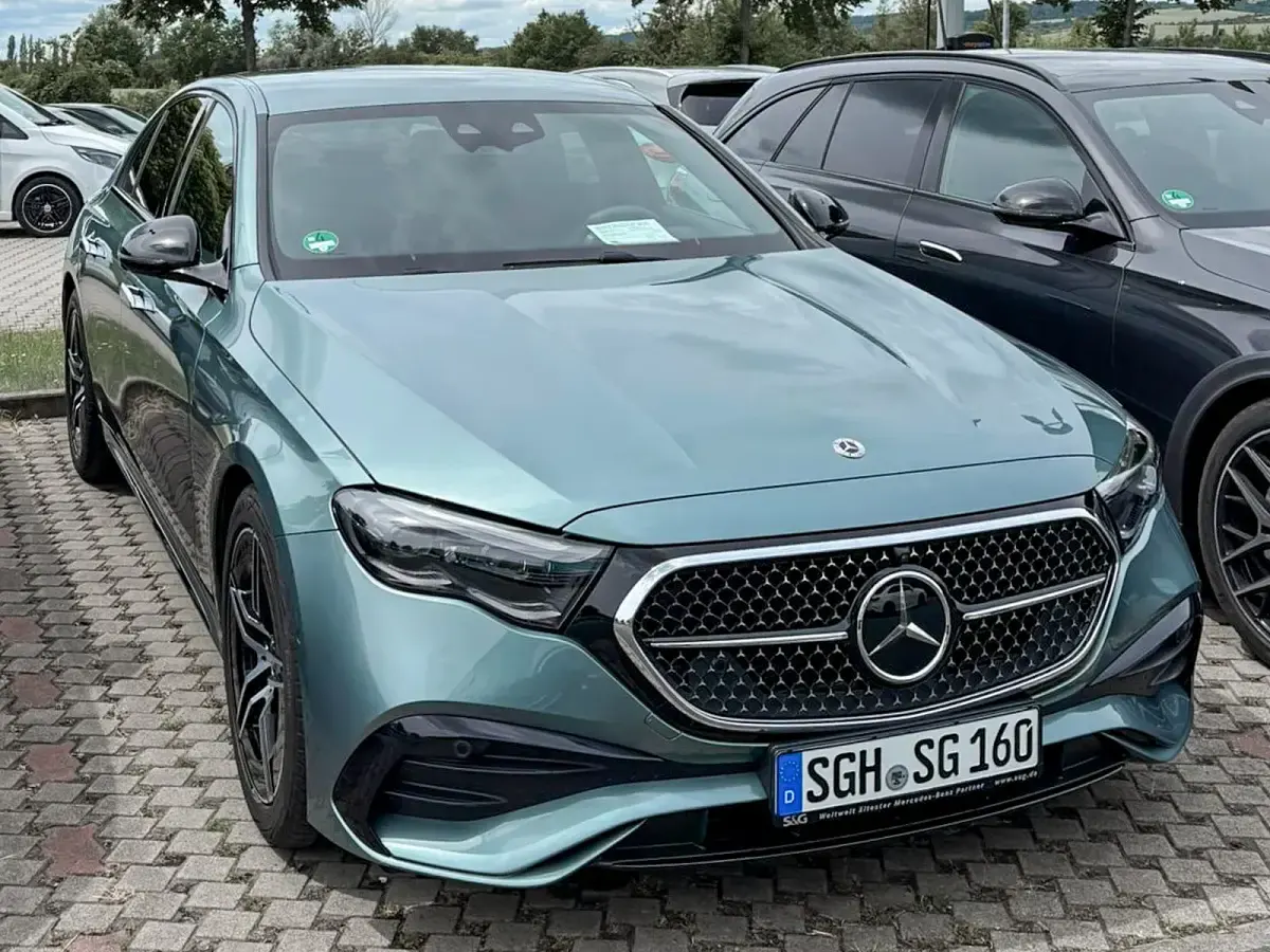 Gebraucht Mercedes E450 AMG 381 PS (280 kW) 2026 Metalliclack verdesilber Limousine