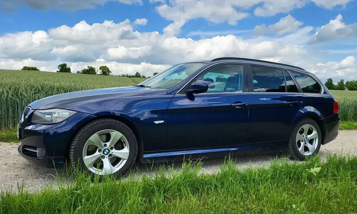 Gebraucht BMW 320 163 PS (119 kW) 2012 Blau Kombi
