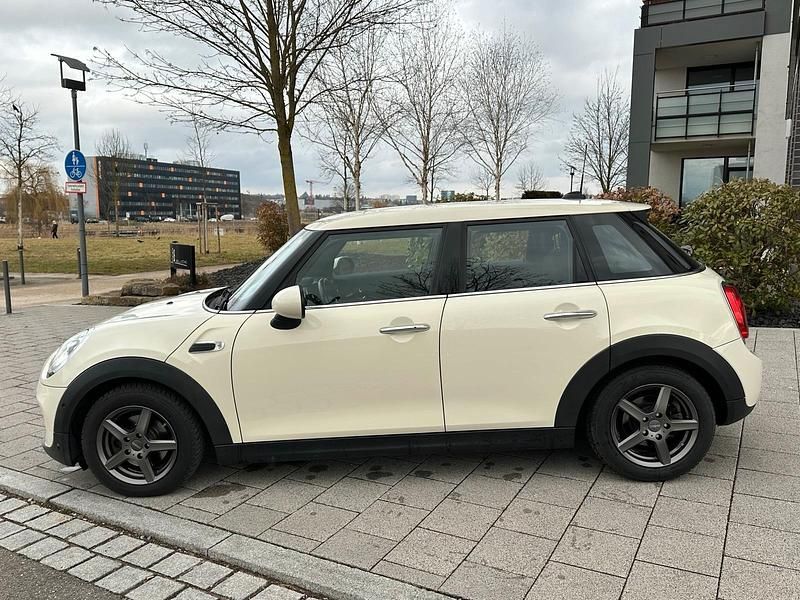 Gebraucht Mini Cooper Seven 136 PS (100 kW) 2018 Weiß Kleinwagen