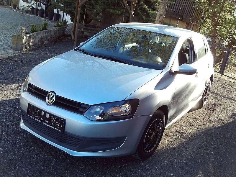 Reflexsilber metallic (metallic) Gebraucht 2012 VW Polo Trendline Kleinwagen | 6.399 € (Teuer) - Bild 1/4