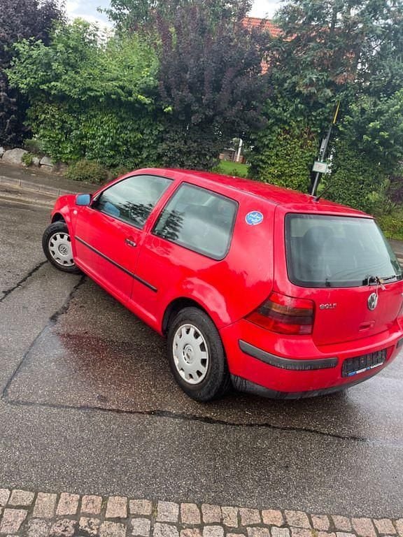 Rot Gebraucht 2001 VW Golf IV Kleinwagen | 999 € (Guter Preis) - Bild 1/4