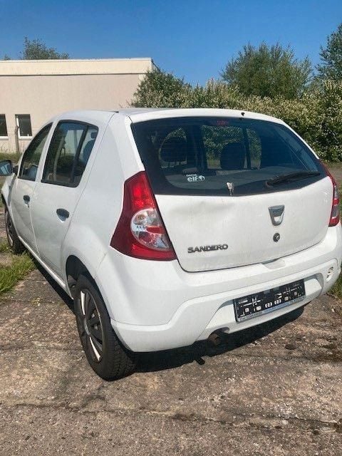 Gebraucht Dacia Sandero Ambiance 75 PS (55 kW) 2012 Weiß Kleinwagen
