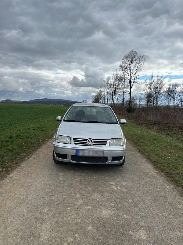 Gebraucht VW Polo Edition 60 PS (44 kW) 2001 Silber Limousine