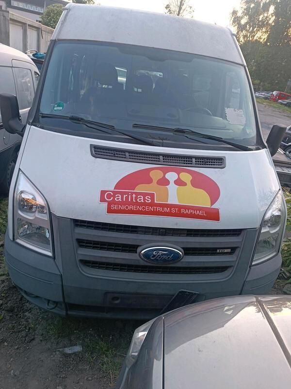 Weiß Gebraucht 2007 Ford Tourneo Van / Kleinbus | 6.000 € - Bild 1/4