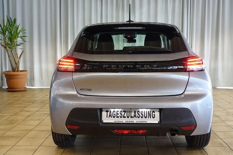 Neu Peugeot 208 Style 101 PS (74 kW) 2025 Grau Kleinwagen