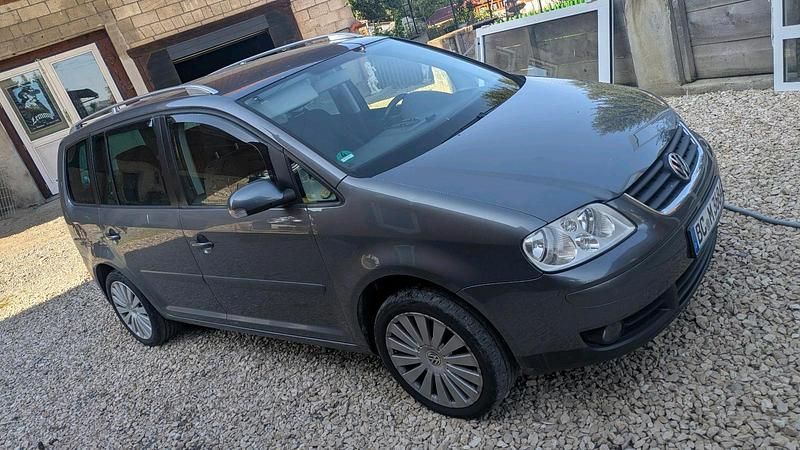Grau Gebraucht 2004 VW Touran Van / Kleinbus | 1.850 € (Fairer Preis) - Bild 1/4