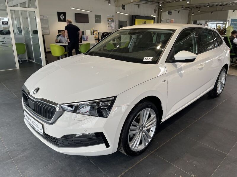 Weiß Gebraucht 2023 Skoda Scala Tour Kleinwagen | 19.990 € (Fairer Preis) - Bild 1/4