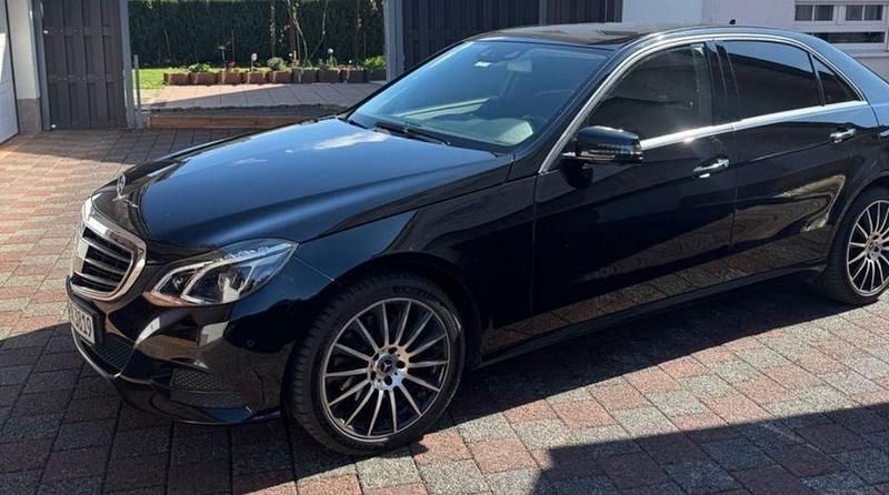 Schwarz Gebraucht 2013 Mercedes E250 Limousine | 15.500 € (Fairer Preis) - Bild 1/4