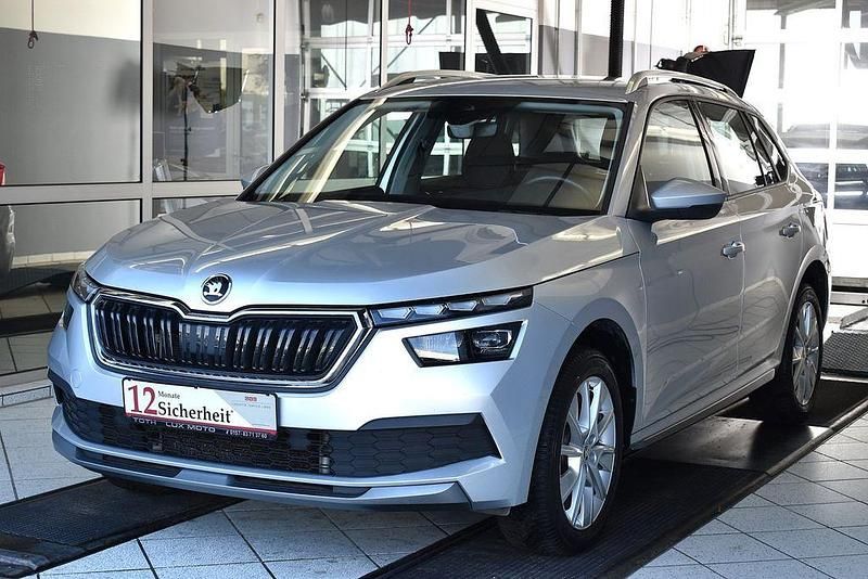 Silber Gebraucht 2022 Skoda Kamiq Style SUV | 25.294 € (Teuer) - Bild 1/4