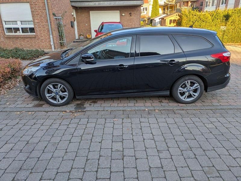 Gebraucht Ford Focus SYNC Edition 125 PS (91 kW) 2014 Schwarz Kombi