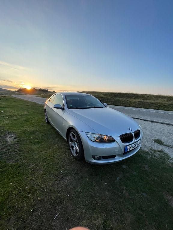 Gebraucht BMW 325 218 PS (160 kW) 2007 Silber Coupé