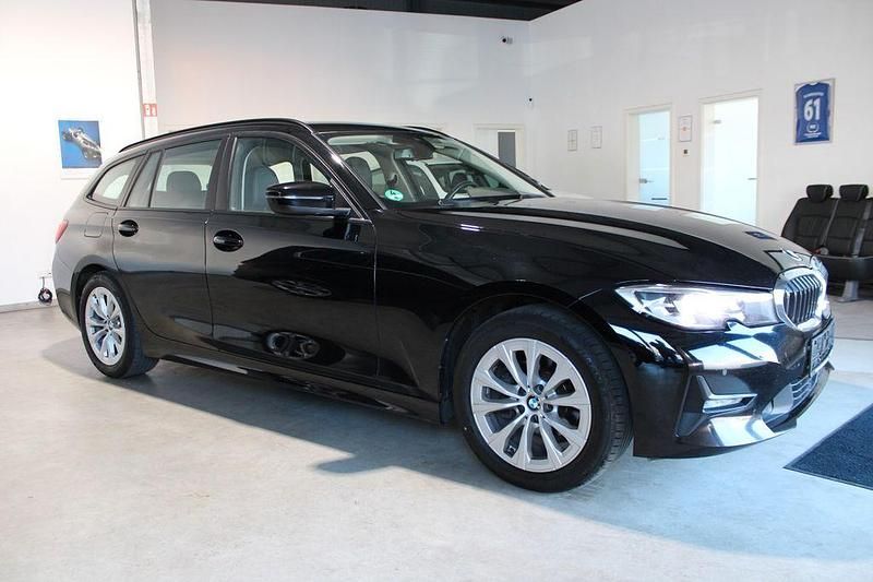 Gebraucht BMW 318 Advantage 150 PS (110 kW) 2022 Schwarz Limousine