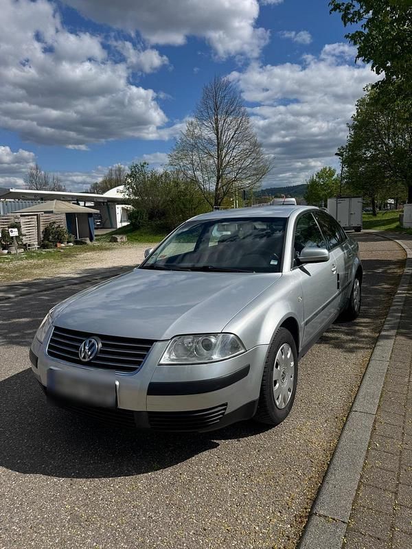 Usata VW Passat 102 CV (75 kW) 2000 Grigio Berlina