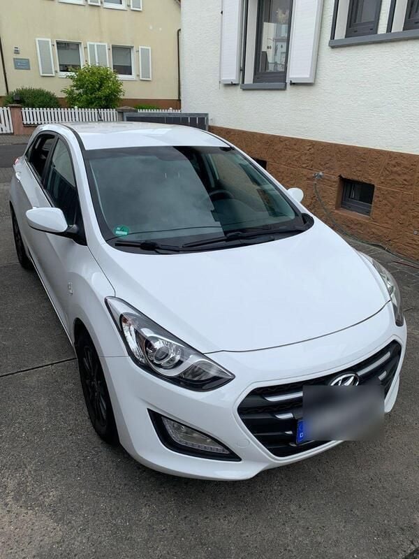 Weiß Gebraucht 2016 Hyundai i30 Coupé | 7.000 € (Superpreis) - Bild 1/4