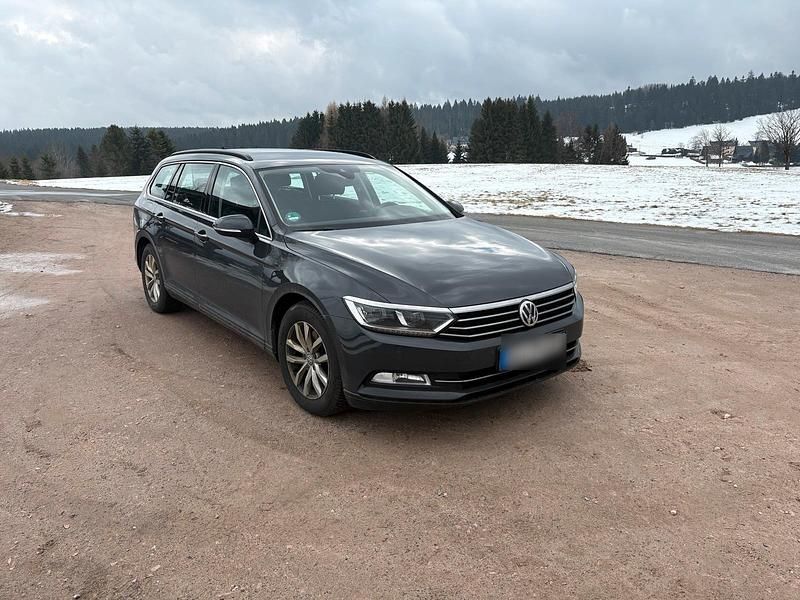 Gebraucht VW Passat Comfortline 150 PS (110 kW) 2018 Grau Kombi