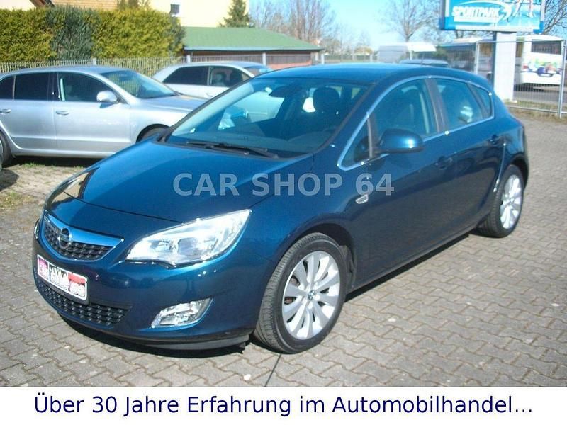 Gebraucht Opel Astra Innovation 140 PS (102 kW) 2012 Ozeanblau/waterworld Limousine