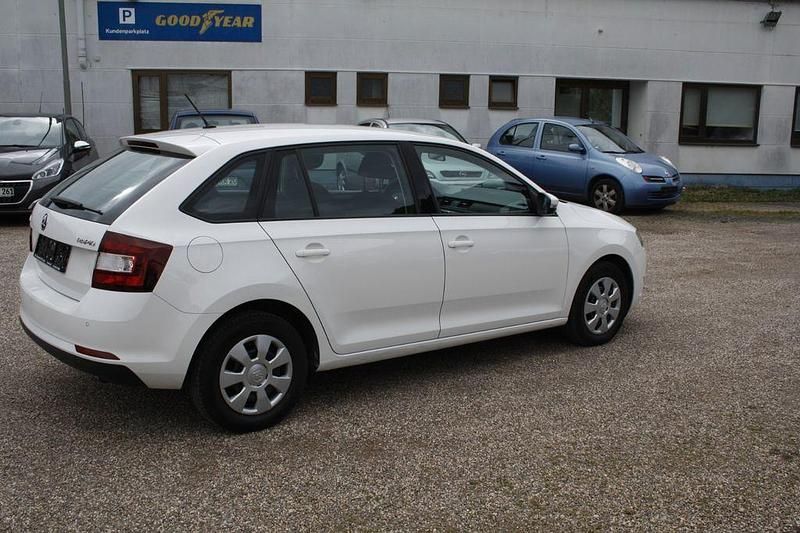 Gebraucht Skoda Rapid Active 95 PS (69 kW) 2018 Weiß Kleinwagen