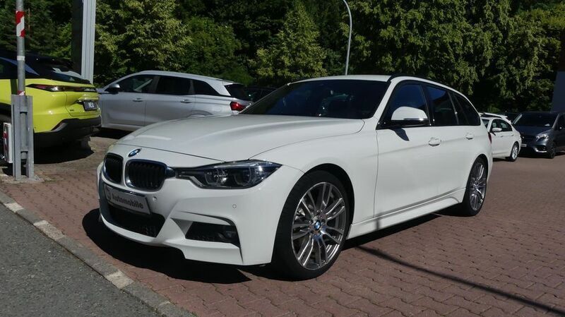 Weiß Gebraucht 2019 BMW 320 Limousine | 19.990 € (Fairer Preis) - Bild 1/4