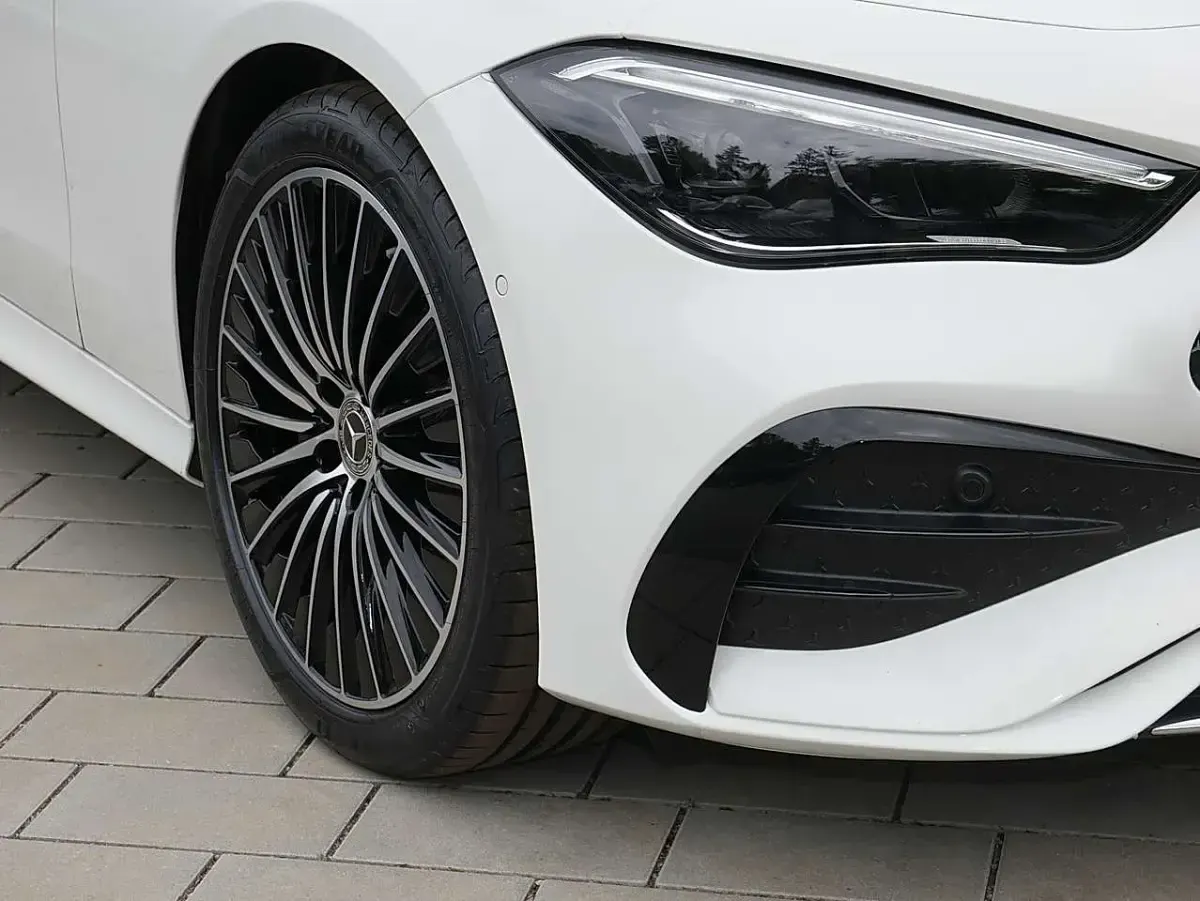Gebraucht Mercedes CLE200 AMG 204 PS (150 kW) 2025 Unilack polarweiß Cabrio