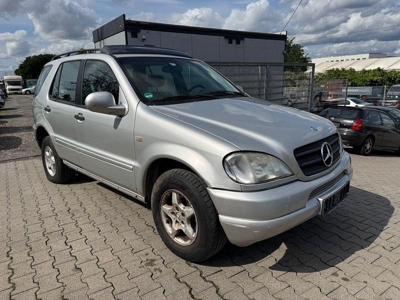 Silber Gebraucht 1999 Mercedes ML320 SUV | 1.500 € (Guter Preis) - Bild 1/4