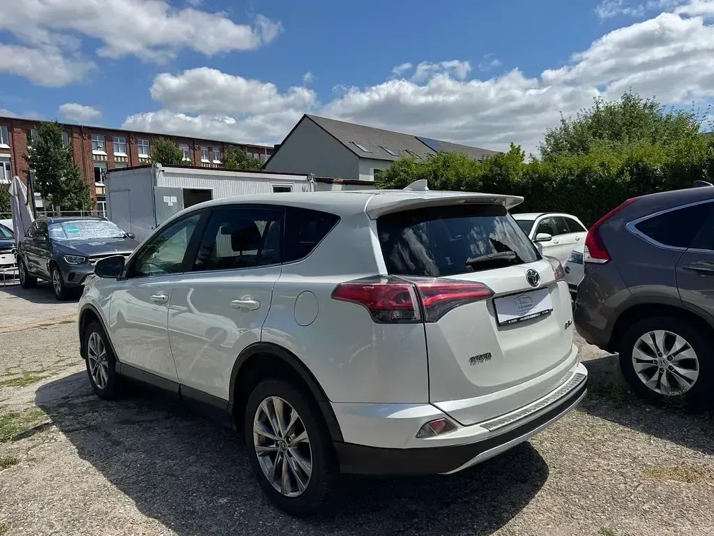 Gebraucht Toyota RAV4 Edition 143 PS (105 kW) 2016 Weiß SUV