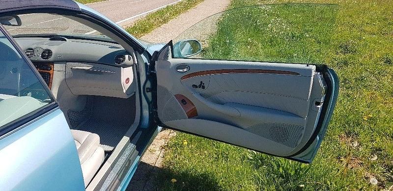 Gebraucht Mercedes CLK320 218 PS (160 kW) 2003 Blau Cabrio