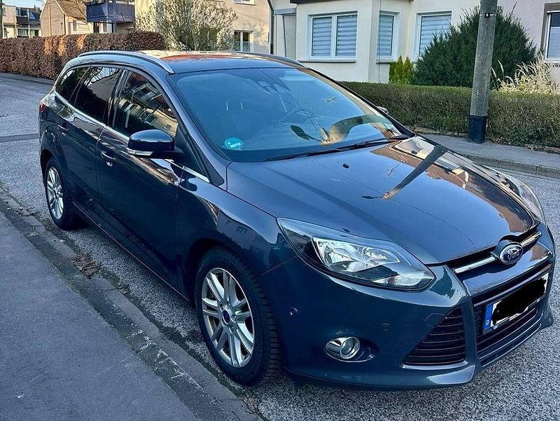 Gebraucht Ford Focus 125 PS (91 kW) 2014 Blau Limousine