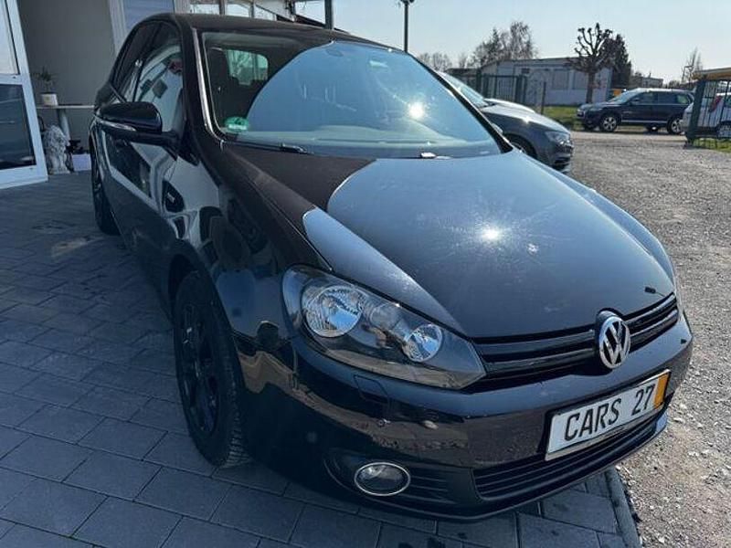 Gebraucht VW Golf VI Match 105 PS (77 kW) 2012 Schwarz Kleinwagen