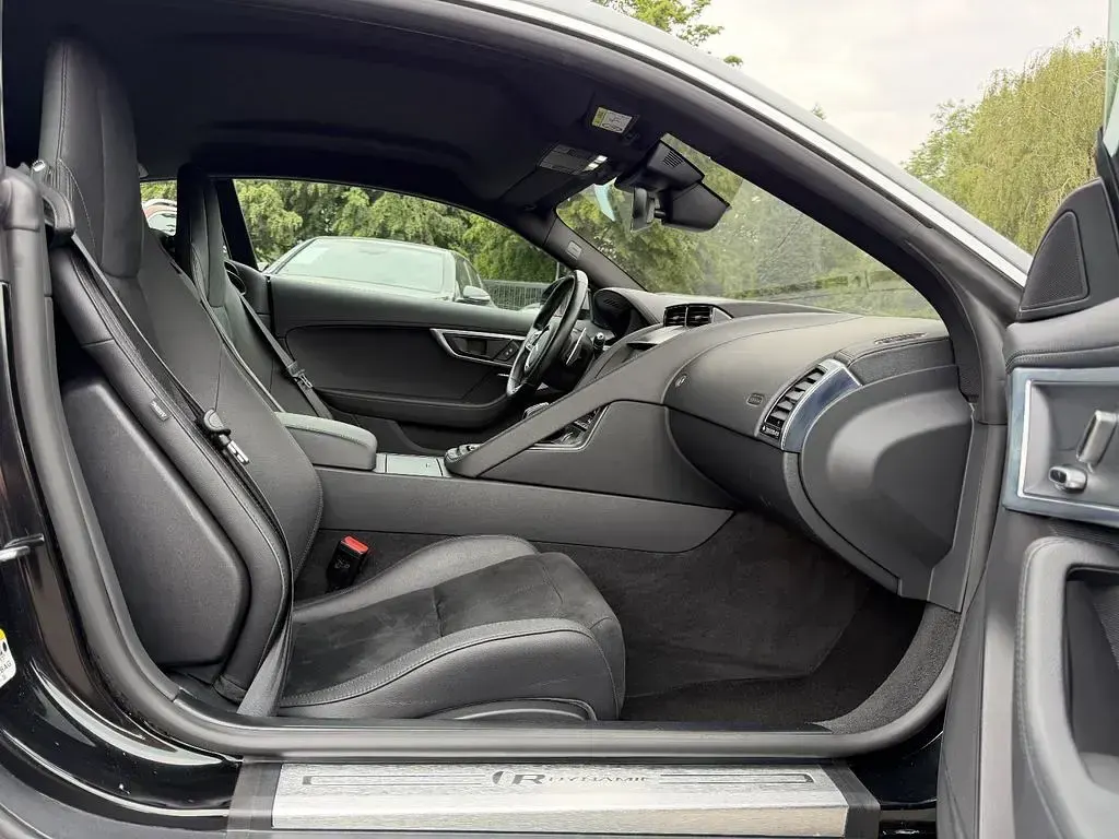 Gebraucht Jaguar F-Type R-Dynamic 300 PS (220 kW) 2021 Schwarz Coupé