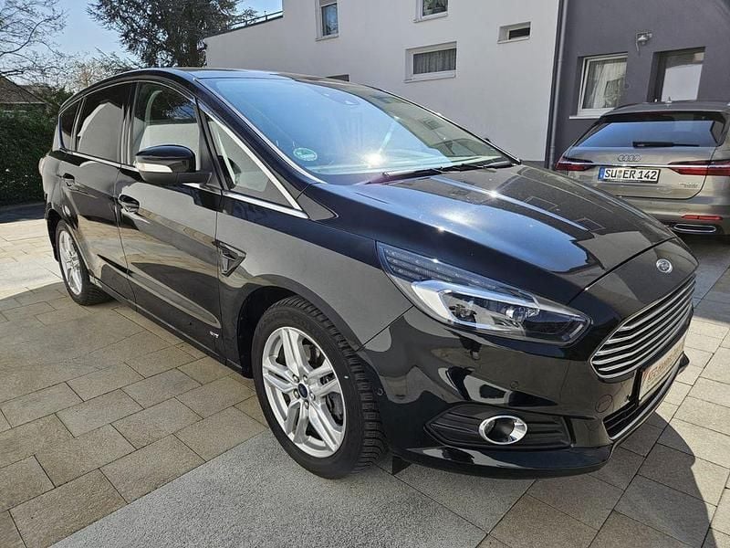 Gebraucht Ford S-MAX Titanium 190 PS (139 kW) 2019 Shadow black Van / Kleinbus