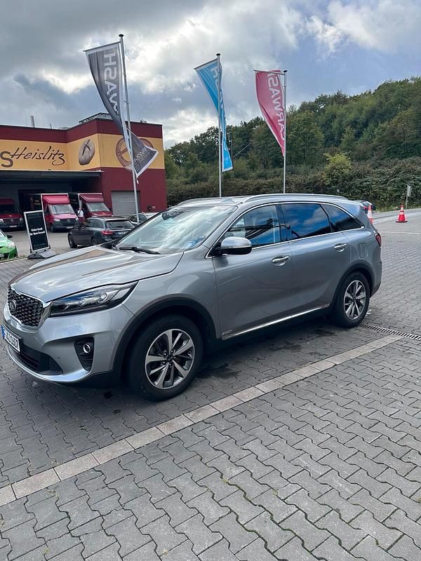Grau Gebraucht 2019 Kia Sorento SUV | 28.500 € - Bild 1/4