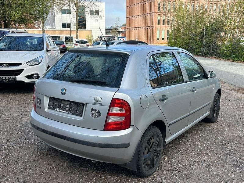 Second-hand Skoda Fabia Classic 75 CP (55 kW) 2004 Argintiu Berlinǎ