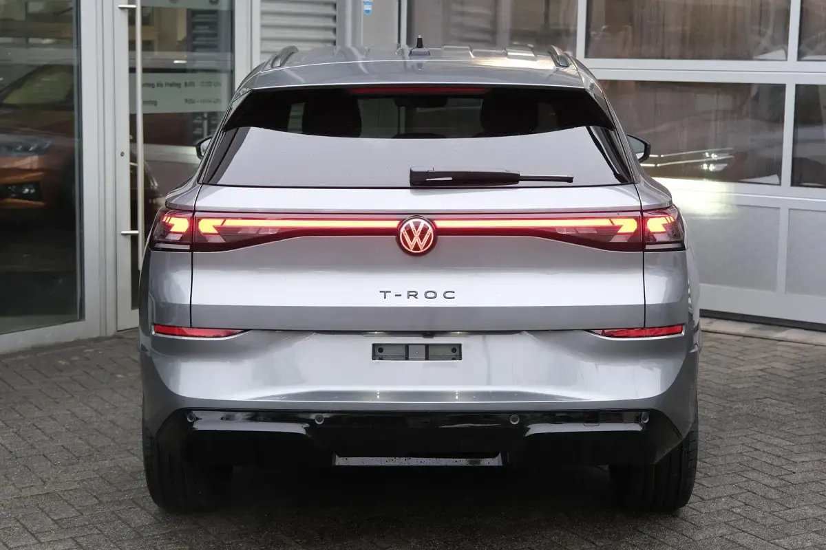 Neu VW T-Roc R-line 150 PS (110 kW) 2026 Wolf grey metallic SUV
