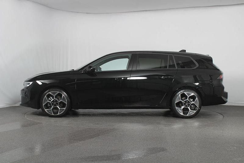 Neu Opel Astra 131 PS (96 kW) 2026 Schwarz (karbon schwarz metallic) Kombi