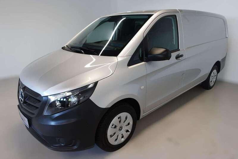 Brillantsilber metallic Gebraucht 2017 Mercedes Vito Van / Kleinbus | 19.490 € (Fairer Preis) - Bild 1/4