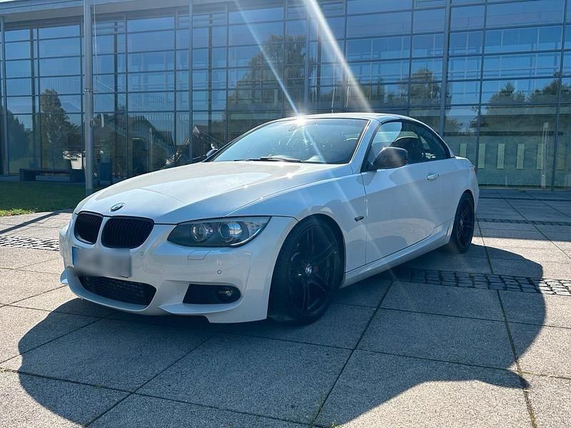 Weiß Gebraucht 2012 BMW 335 Cabriolet M Sport Cabrio | 16.890 € (Fairer Preis) - Bild 1/4