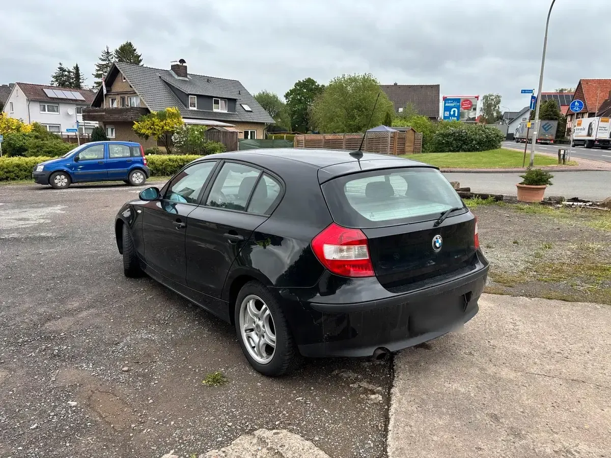 Gebraucht BMW 116 Basis 116 PS (85 kW) 2004 Schwarz Kleinwagen