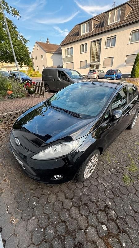 Schwarz Gebraucht 2012 Ford Fiesta Champions Edition Kleinwagen | 4.500 € (Fairer Preis) - Bild 1/4